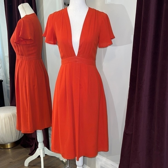Storee Burnt Orange VNeck Short-sleeved Dress Size Small - Picture 1 of 10